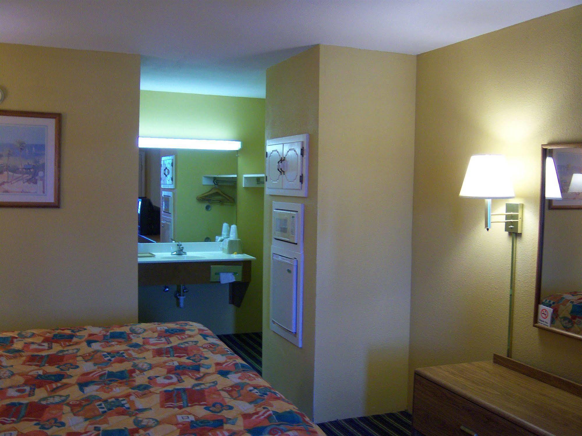 Days Inn Guntersville Exterior photo